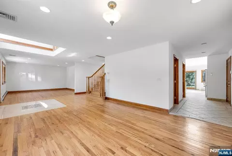 Living - 309 South Dr, Paramus, NJ 07652 photo 2 of 9