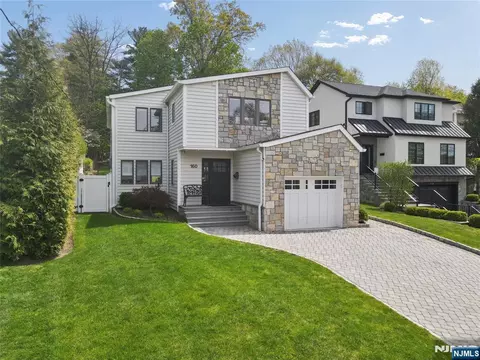 160 Magnolia Ave, Tenafly, NJ 07670