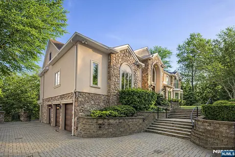 69 Woodland Rd, Montvale, NJ 07645