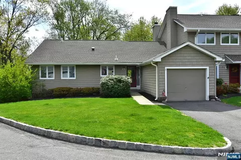 9 Parsons Ct, Mahwah, NJ 07430