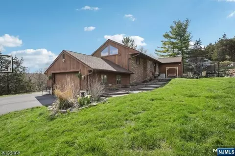 5 Bucky Ln, Vernon, NJ 07462