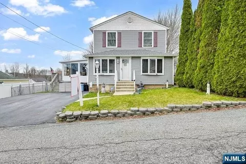 22 Glenridge Rd, Hewitt, NJ 07421