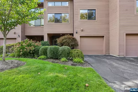 84 Windsor Cir #84C, Westwood, NJ 07675