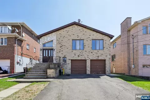 318 3rd St, Palisades Park, NJ 07650