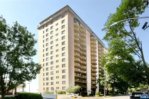 150 Overlook Ave #7A, Hackensack, NJ 07601