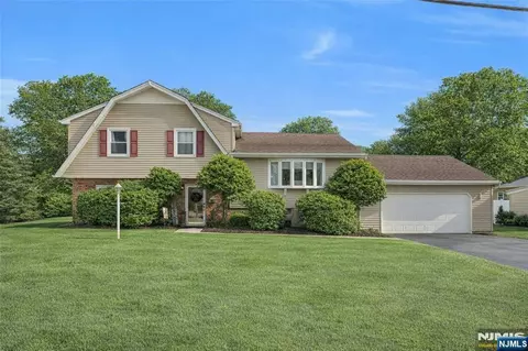 236 Oak Ave, River Vale, NJ 07675