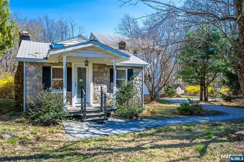 16 Sky Top Rd, Long Valley, NJ 07853