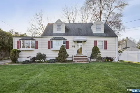 114 Crescent Ave, Waldwick, NJ 07463