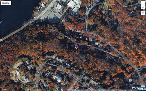 57 Ludlum Rd, Wayne, NJ 07470