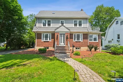 217 Grayson Pl, Teaneck, NJ 07666 photo 1