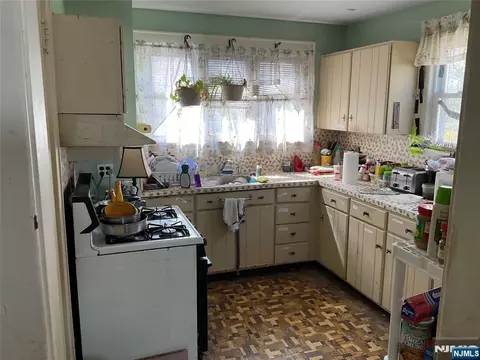 39 Alps Rd, Wayne, NJ 07470 photo 5