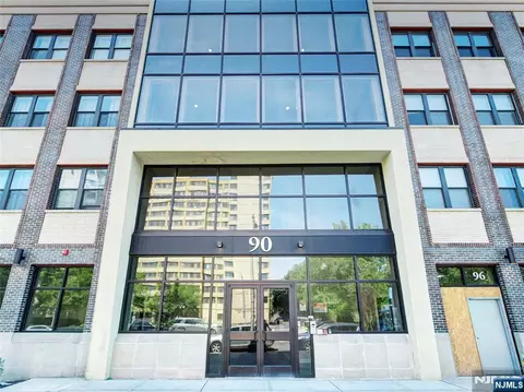 90 Clinton #204, Newark, NJ 07114