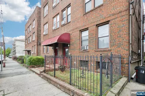 262 Clendenny Ave #6, Jersey City, NJ 07304