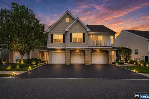 131 Mountainside Dr, Pompton Lakes, NJ 07442