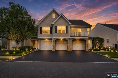 131 Mountainside Dr, Pompton Lakes, NJ 07442