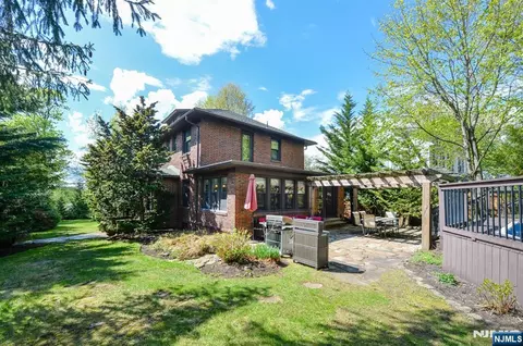 525 Washington Ave, Dumont, NJ 07628