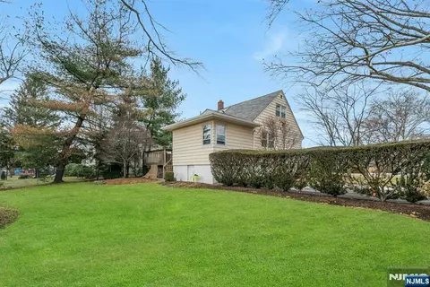 Exterior - 90 Arnot Pl, Paramus, NJ 07652 photo 3 of 6