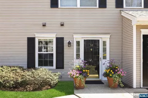 52 Greenbrook Dr #52, Bloomfield, NJ 07003