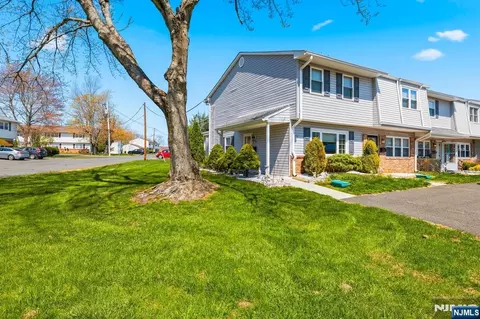 52 Galewood Dr #52, Matawan, NJ 07747