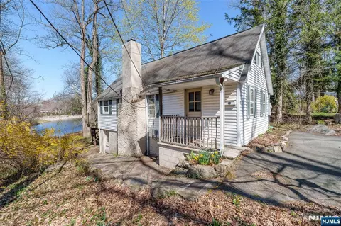 48 Lakeside Trl, Kinnelon, NJ 07405