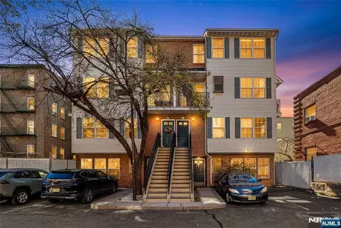 84 Union St, Newark, NJ 07105