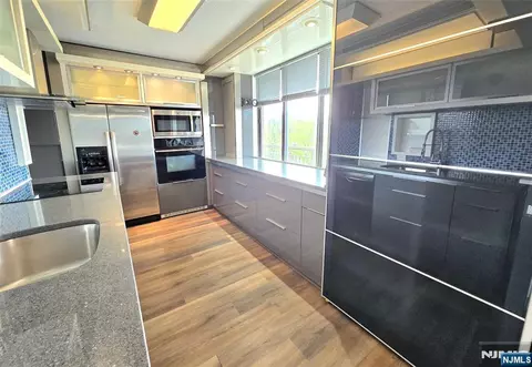 Kitchen - 151 Prospect Ave #6C, Hackensack, NJ 07601 photo 4 of 5