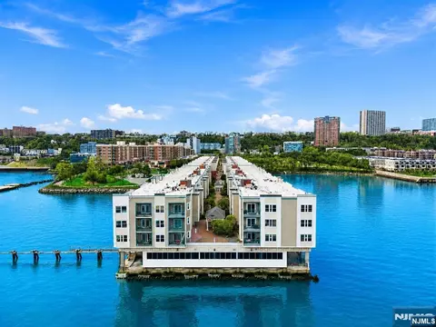 324 The Promenade, Edgewater, NJ 07020