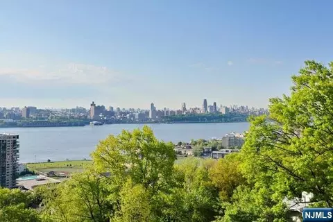 1 Horizon Rd #605, Fort Lee, NJ 07024