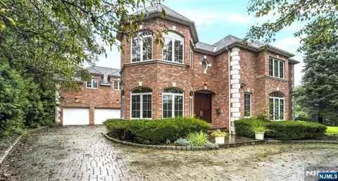 1 Euclid Rd, Fort Lee, NJ 07024