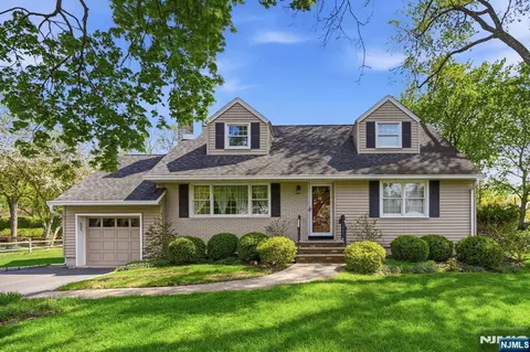 217 Jeffer St, Ridgewood, NJ 07450