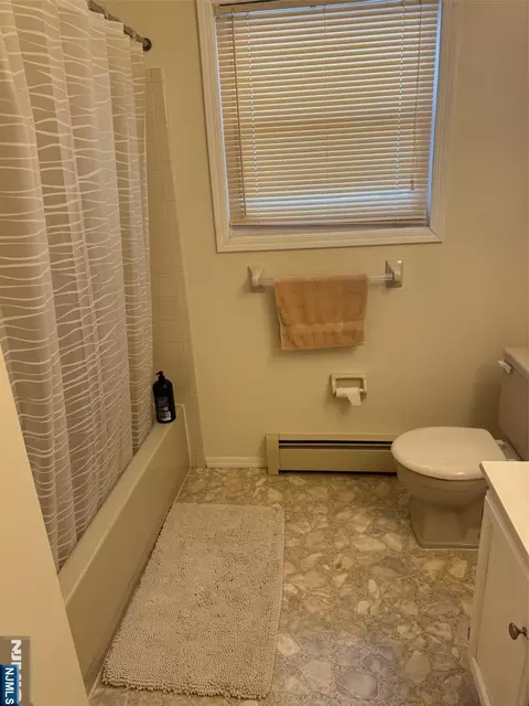 Bath - 1 Ashcroft Ln, Berkeley, NJ 08757 photo 2 of 2
