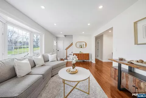 Living - 21 Joseph Pl, Wayne, NJ 07470 photo 2 of 3