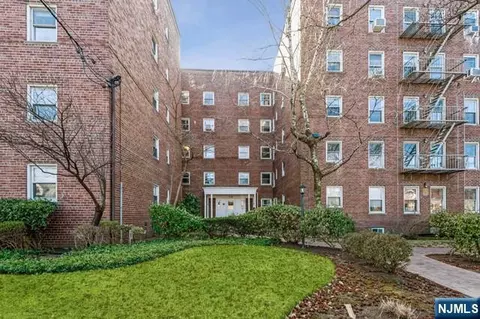 326 N Bridge Plz #1G, Fort Lee, NJ 07024