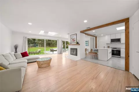7 Wierimus Ln, Hillsdale, NJ 07642