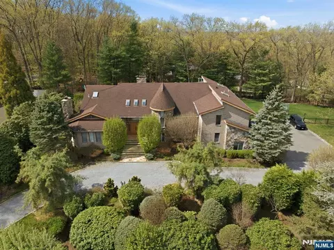 291 Truman Dr, Cresskill, NJ 07626