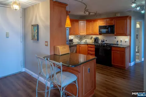 555 North Ave #19C, Fort Lee, NJ 07024