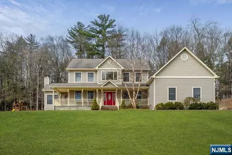 29 W Cole Haven Ter, Montague, NJ 07827