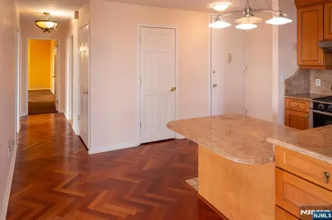 555 North Ave #20F, Fort Lee, NJ 07024