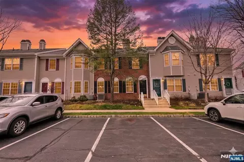 2071 Drake Ct, Mahwah, NJ 07430