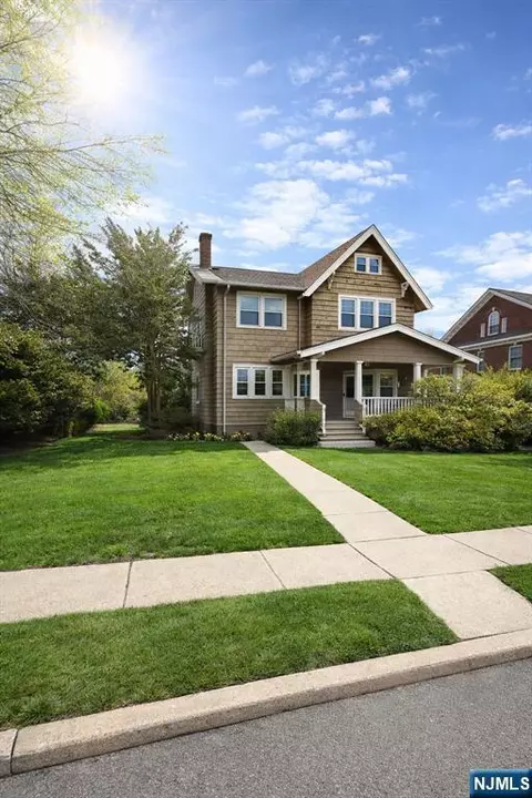 327 Rutland Ave, Teaneck, NJ 07666
