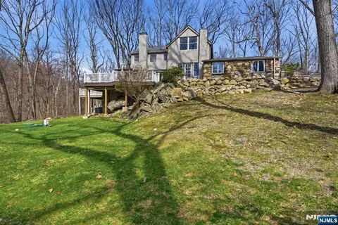 109 Taylortown Rd, Boonton, NJ 07005
