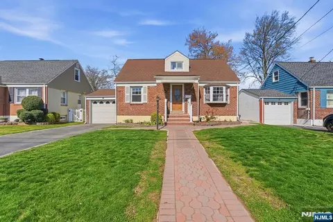 201 Floyd St, Belleville, NJ 07109