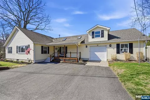 12 Canfield St, Stanhope, NJ 07874