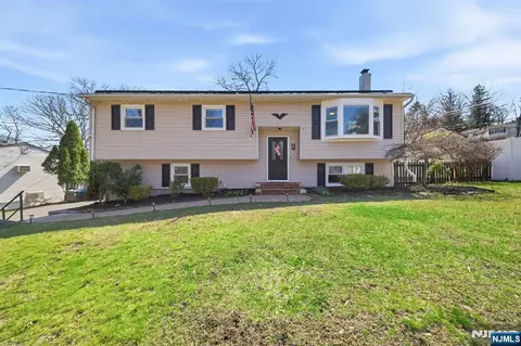 38 Holiday Dr, Hopatcong, NJ 07843