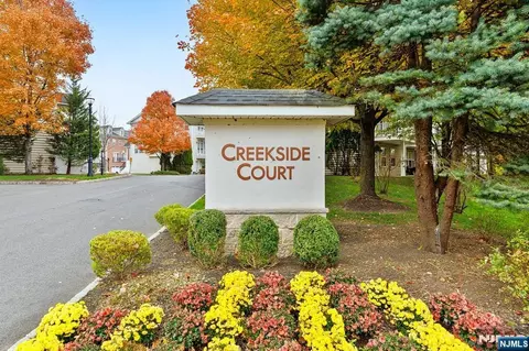 43 Creekside Ct, Secaucus, NJ 07094