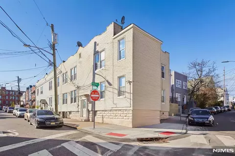 17 Myrtle Ave, Jersey City, NJ 07305