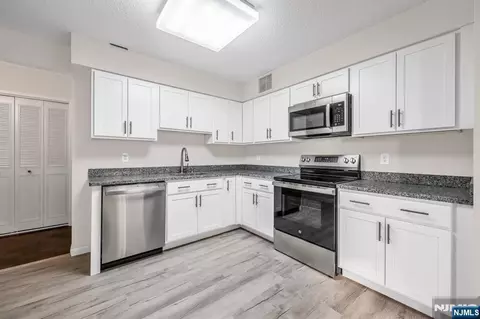 Kitchen - 326 Prospect Ave #6J, Hackensack, NJ 07601 photo 3 of 4