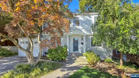 89 Surrey Ln, Tenafly, NJ 07670