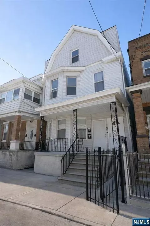 233 Bayview Ave, Jersey City, NJ 07305