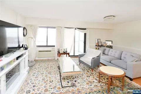 Living - 125 Prospect Ave #10C, Hackensack, NJ 07601 photo 1 of 2
